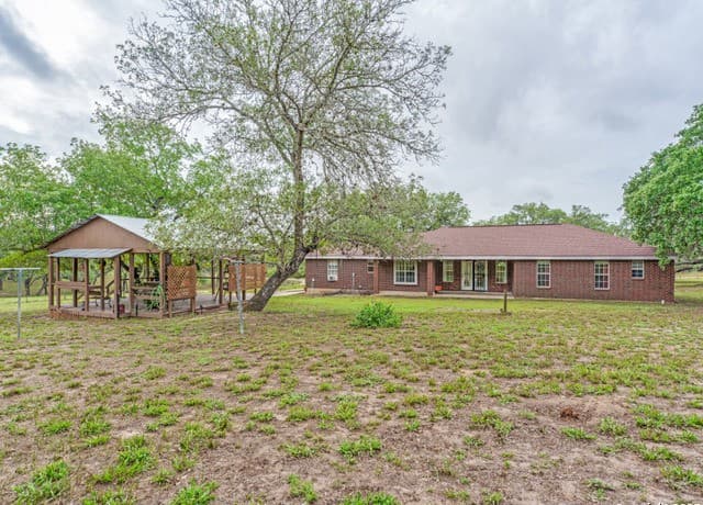 1026  Eagle Creek Dr, Floresville, TX 78114 — photo 23