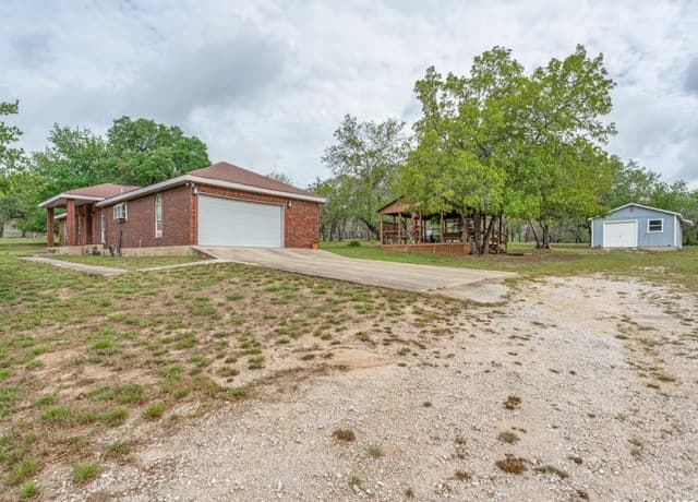 1026  Eagle Creek Dr, Floresville, TX 78114 — photo 3