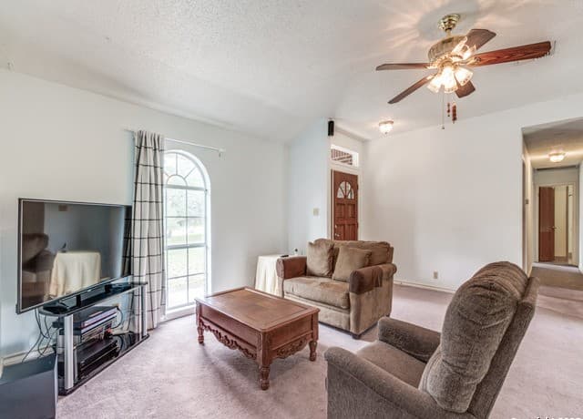 1026  Eagle Creek Dr, Floresville, TX 78114 — photo 7