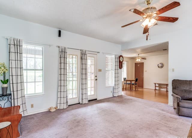 1026  Eagle Creek Dr, Floresville, TX 78114 — photo 8