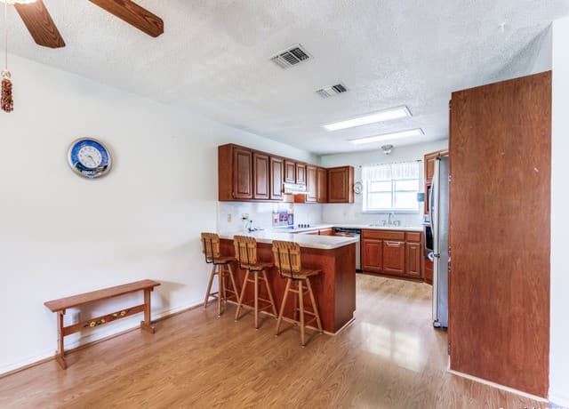 1026  Eagle Creek Dr, Floresville, TX 78114 — photo 9