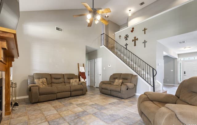 1732  Continental, Pleasanton, TX 78064 — photo 2