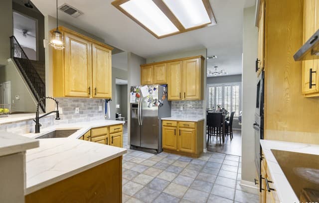 1732  Continental, Pleasanton, TX 78064 — photo 9