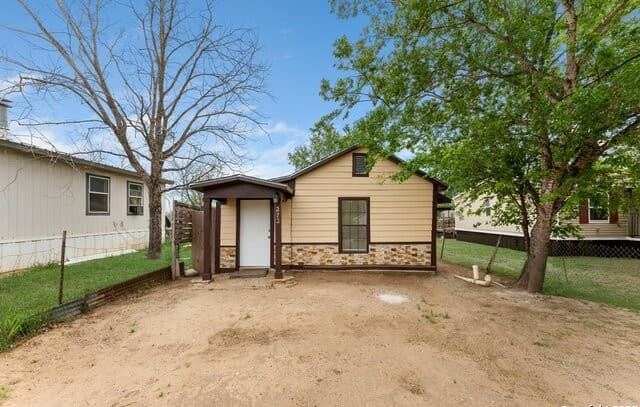 373 Avenue I