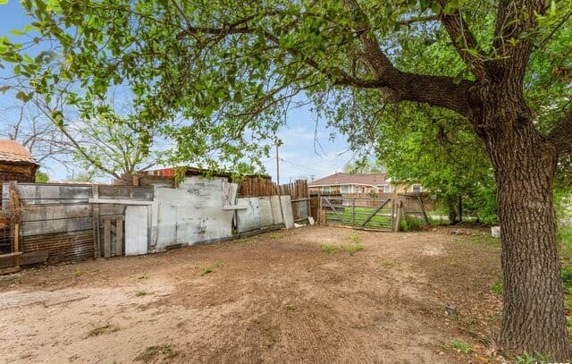 373  Avenue I, Poteet, TX 78065 — photo 18