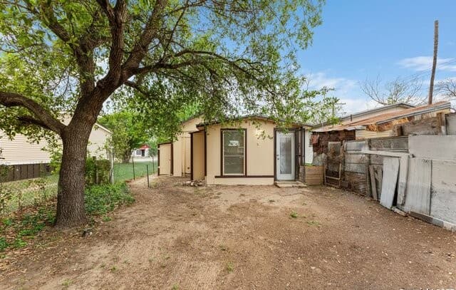 373  Avenue I, Poteet, TX 78065 — photo 19