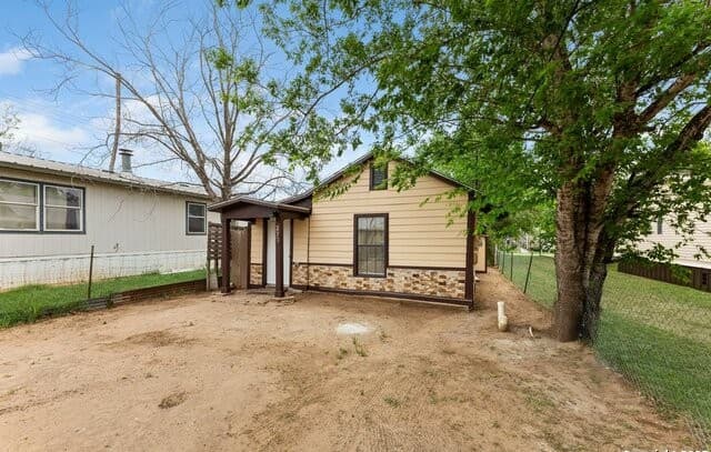 373  Avenue I, Poteet, TX 78065 — photo 2