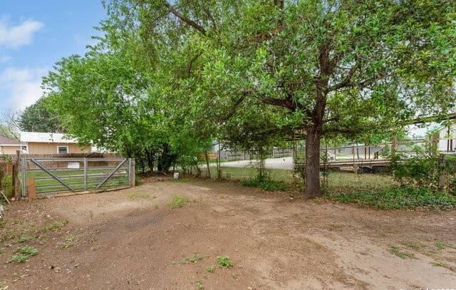 373  Avenue I, Poteet, TX 78065 — photo 20