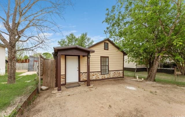 373  Avenue I, Poteet, TX 78065 — photo 3