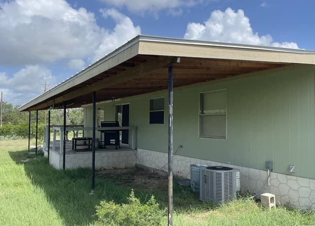 233 County Road 340, Hondo, TX 78861 — photo 17
