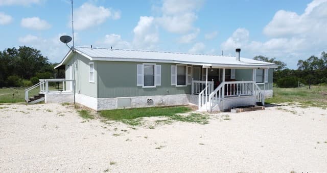 233 County Road 340, Hondo, TX 78861 — photo 2