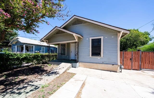 2611  Martin, San Antonio, TX 78207 — photo 3