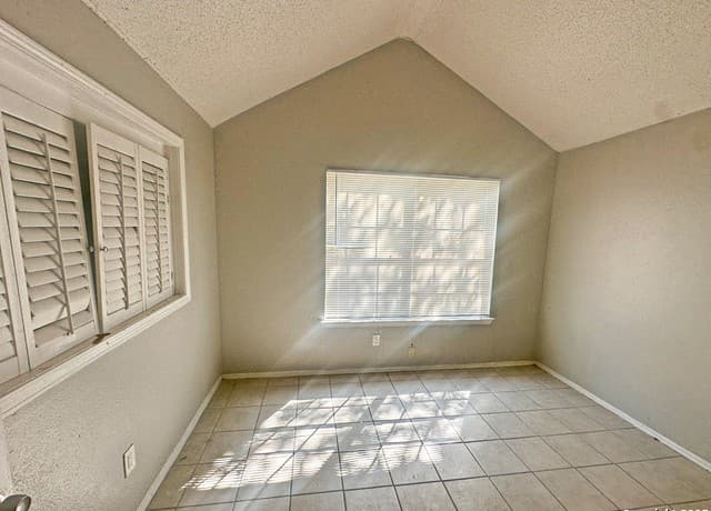 7502  Oak Chase Unit 7504, San Antonio, TX 78239 — photo 17