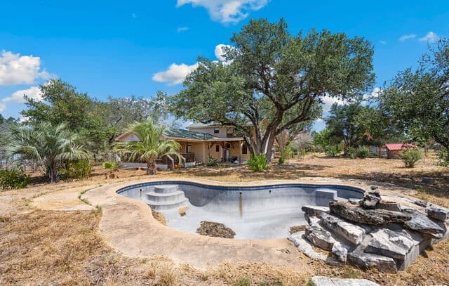 106  Hickory Cir, Floresville, TX 78114 — photo 17