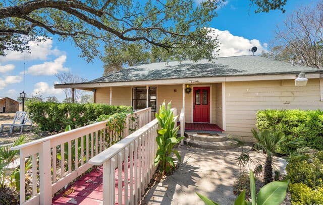 106  Hickory Cir, Floresville, TX 78114 — photo 18