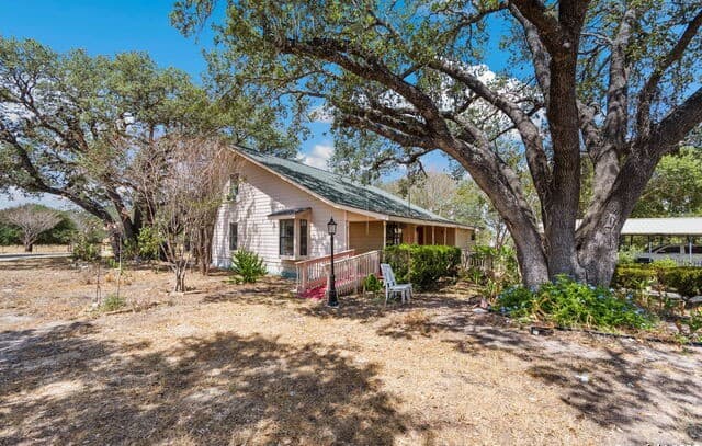 106  Hickory Cir, Floresville, TX 78114 — photo 19