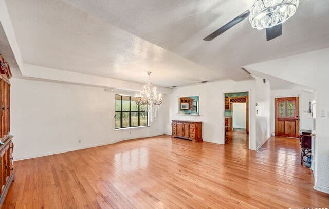 106  Hickory Cir, Floresville, TX 78114 — photo 5