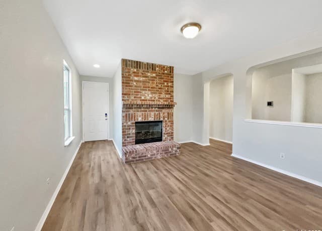 8403  Brazos, San Antonio, TX 78252 — photo 3