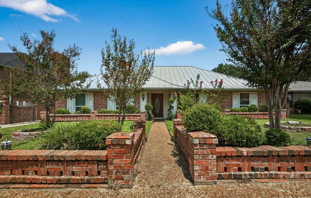 3413 Foxbriar