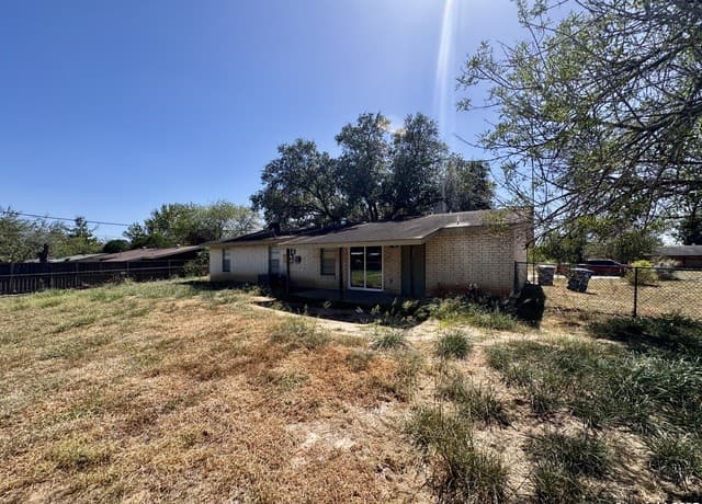 512  Low Meadow, Pleasanton, TX 78064 — photo 10