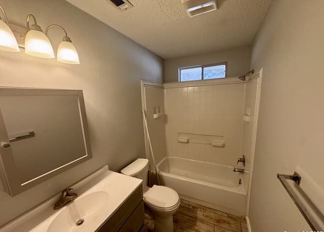 512  Low Meadow, Pleasanton, TX 78064 — photo 2