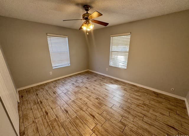 512  Low Meadow, Pleasanton, TX 78064 — photo 3