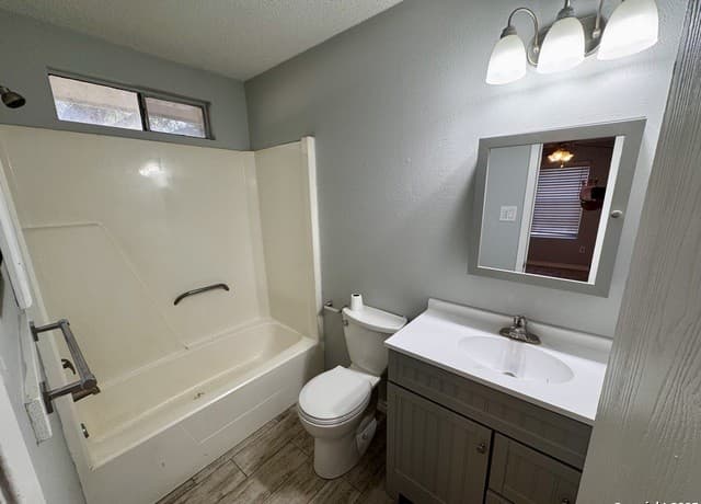 512  Low Meadow, Pleasanton, TX 78064 — photo 4