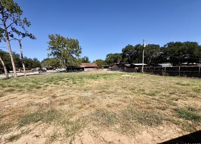 512  Low Meadow, Pleasanton, TX 78064 — photo 9