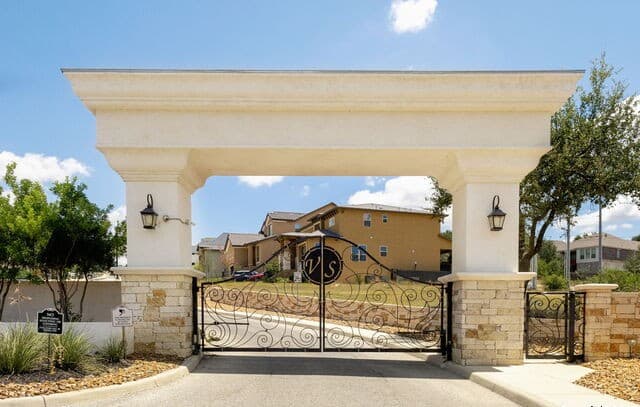 8451  Sierra Hermosa