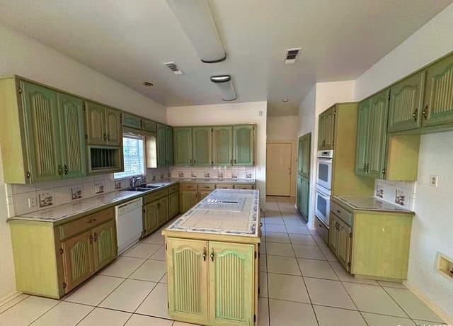 508  Lagunillas, Charlotte, TX 78011 — photo 14
