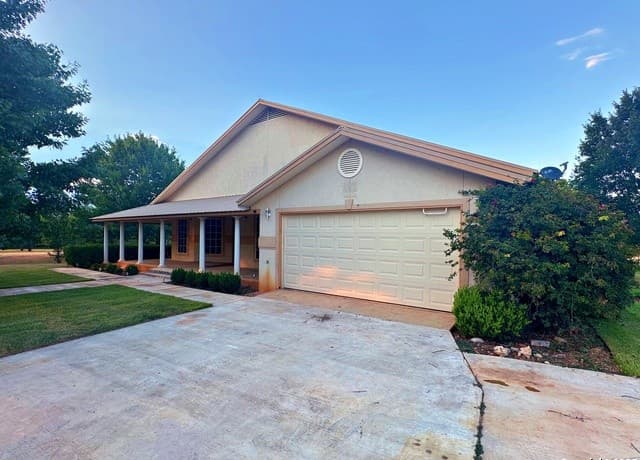 508  Lagunillas, Charlotte, TX 78011 — photo 4