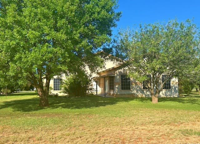 508  Lagunillas, Charlotte, TX 78011 — photo 6