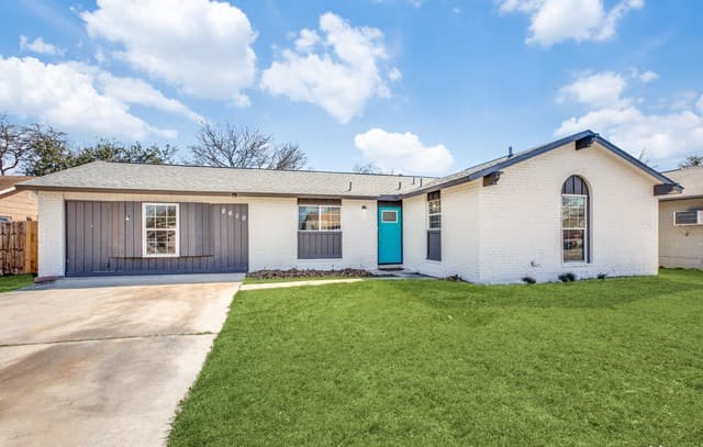 2610  Lakebriar St