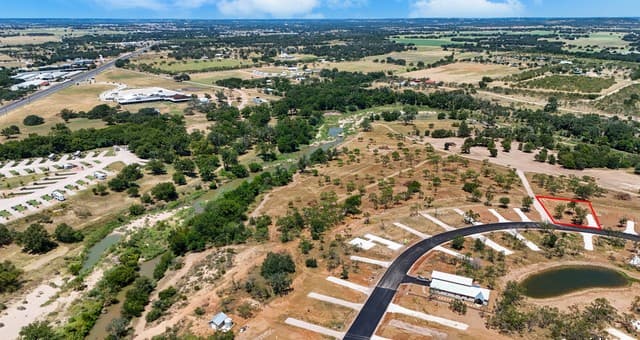 229  Resort Ct, Fredericksburg, TX 78624 — photo 5