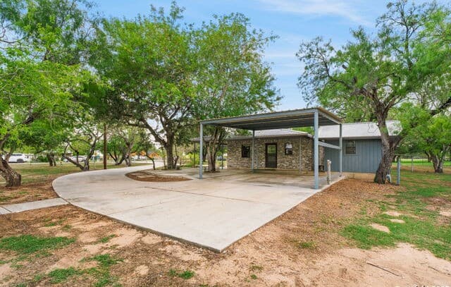 465  Oriente, Pleasanton, TX 78064 — photo 16
