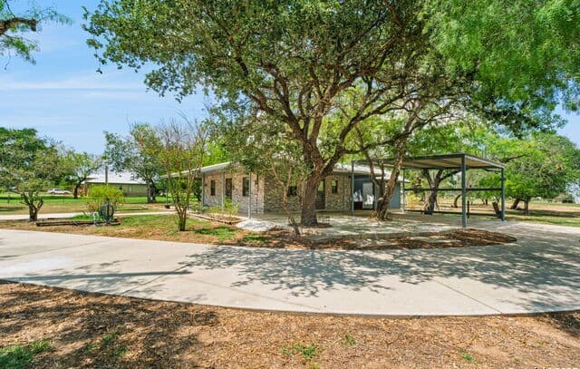 465  Oriente, Pleasanton, TX 78064 — photo 17
