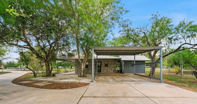 465  Oriente, Pleasanton, TX 78064 — photo 18