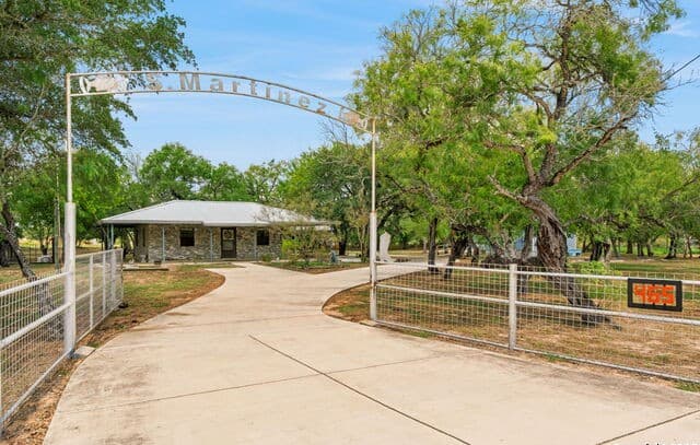 465  Oriente, Pleasanton, TX 78064 — photo 4