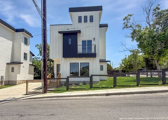 122  S Walters St.