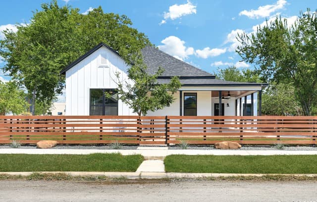 2425  Monterey St, San Antonio, TX 78207 — photo 2