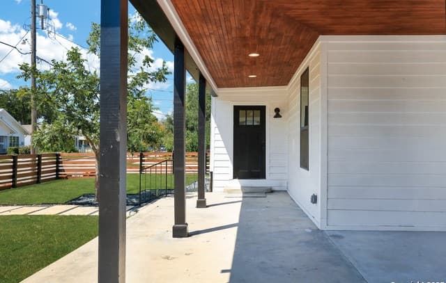 2425  Monterey St, San Antonio, TX 78207 — photo 6