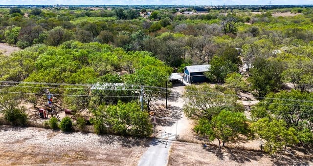 728  Cr 315, Stockdale, TX 78160 — photo 11