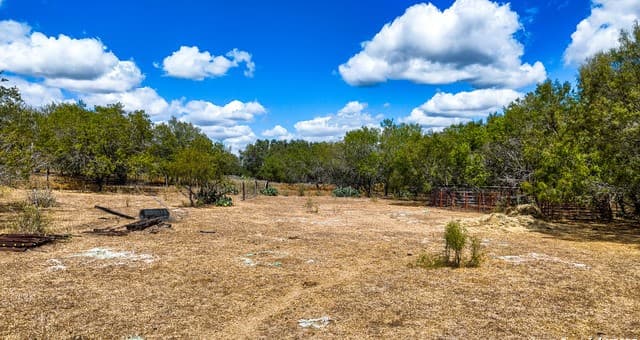 728  Cr 315, Stockdale, TX 78160 — photo 13