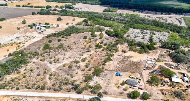 728  Cr 315, Stockdale, TX 78160 — photo 5