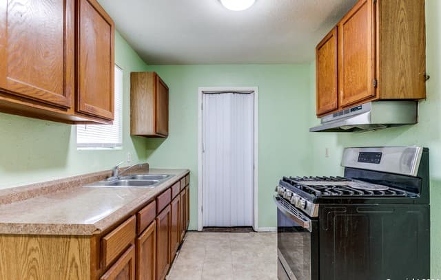 302  Guanajuato, San Antonio, TX 78237 — photo 5