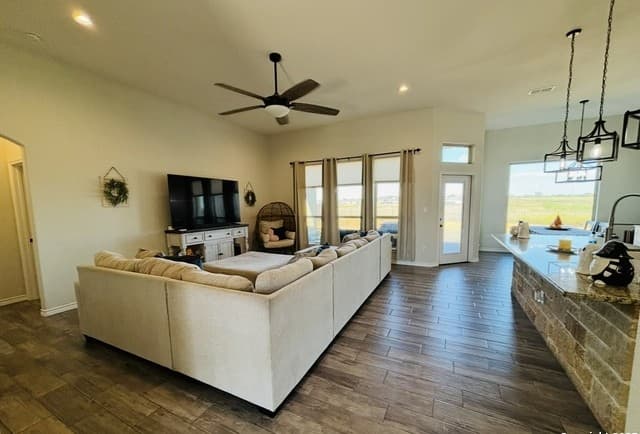 1704  Vista View Dr, Pleasanton, TX 78064 — photo 4