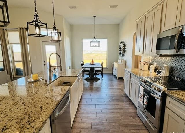 1704  Vista View Dr, Pleasanton, TX 78064 — photo 7