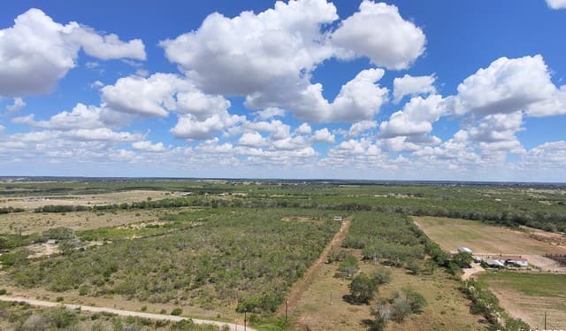 000  County Road 777, Devine, TX 78016 — photo 2