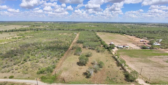 000  County Road 777, Devine, TX 78016 — photo 3