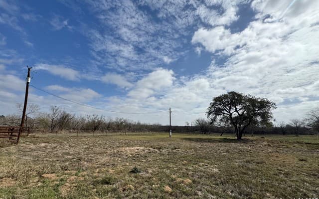 000  County Road 777, Devine, TX 78016 — photo 7